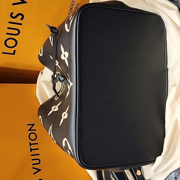 Louis Vuitton | NéoNoé | Bicolor Monogram Empreinte Leather Bucket Bag | NWT - Picture 7 of 16